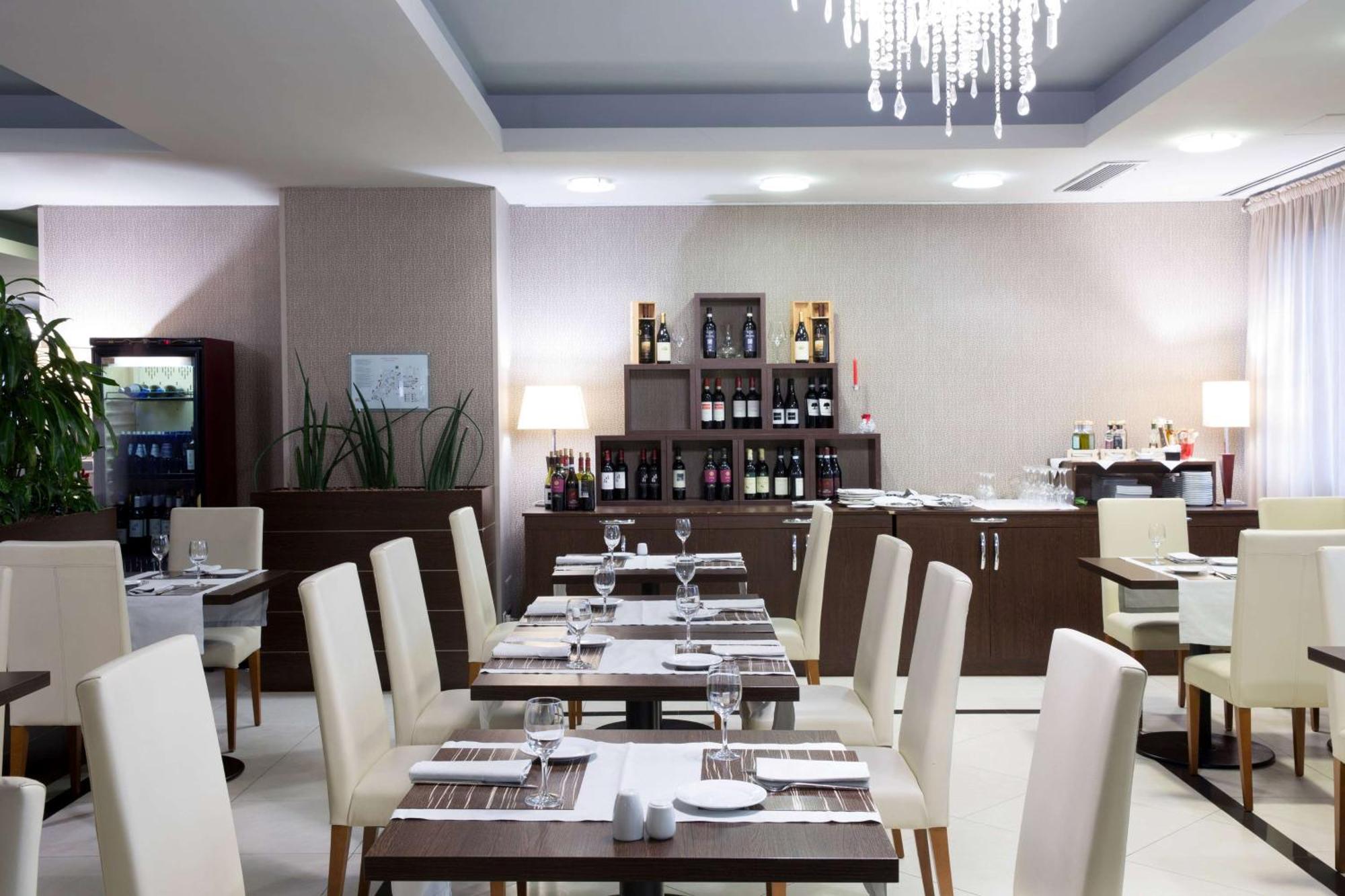 Dolce By Wyndham Milan Malpensa Otel Somma Lombardo Dış mekan fotoğraf